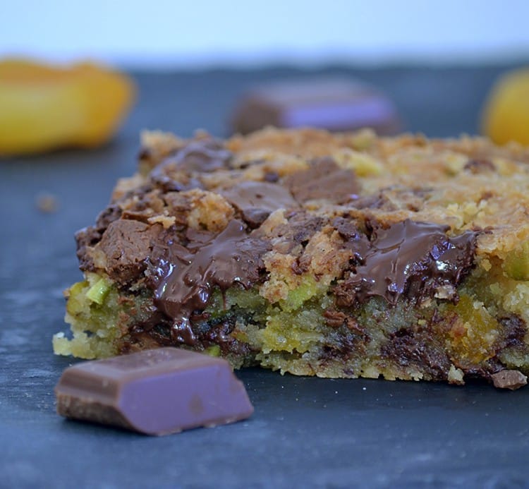 Dried apricot, chocolate and pistachio blondie